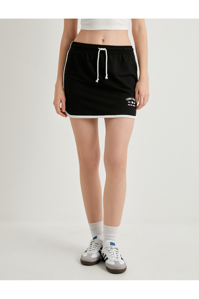 Koton Tenis Eteği Beli Bağlamalı Baskı Detaylı Pamuklu