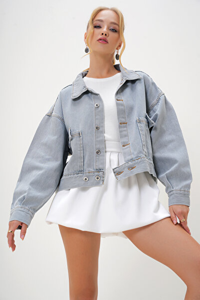 Trend Alaçatı Stili Női világoskék zsebes részletes gombos farmerdzseki ALC-X12961