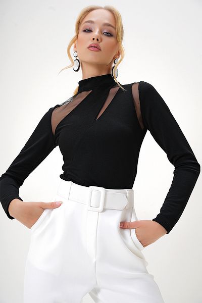 Trend Alaçatı Stili Damen Schwarz Stehkragen Cut Out Mesh Detaillierte Gestrickte Crep Bluse ALC-X13104