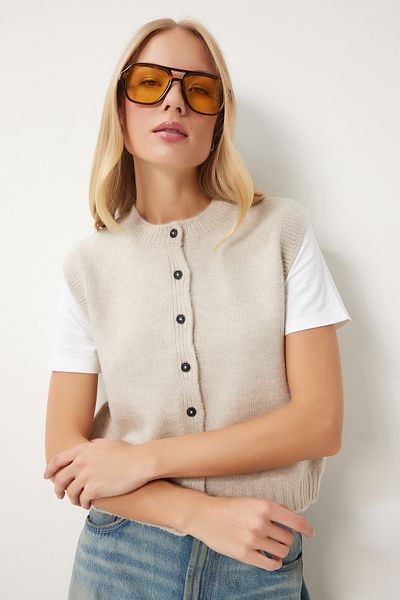 Happiness İstanbul Women's Beige Crew Neck Buttoned Knitwear Vest Us00947
