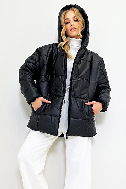 Trend Alaçatı Stili Dámský lesklý černý kabát Fleto Pocket Puffer Fashion Oversize nafukovací s kapucí ALC-X7365