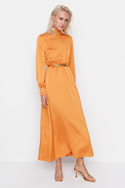 Trendyol Modest Orangefarbenes gewebtes Abendkleid mit drapiertem Kragen und Manschetten, Gürtel TCTSS22EB0142