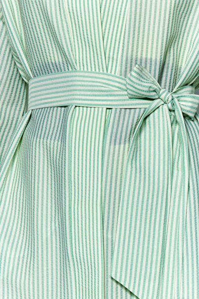 Trendyol Modest Μέντα με ζώνη υφαντό Seersucker ριγέ κιμονό & καφτάν TCTSS23KK00001