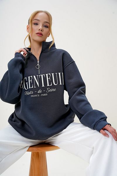 Trend Alaçatı Stili Anthrazitfarbenes Damen-Sweatshirt mit halbem Rollkragen und Textdruck auf der Vorderseite, innen gerippt, mit Reißverschluss ALC-X13086