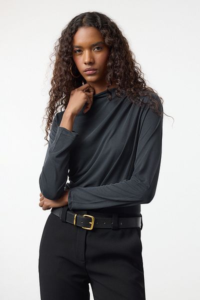 Trendyol Collection Anthracite More Sustainable Modal Fabric Boat Neck Drape/Συσπειρωτική Λεπτομερής πλεκτή μπλούζα TWOAW25BZ00281