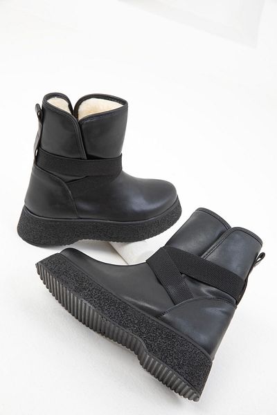 SOHO Women's Black Boots & Booties 18480