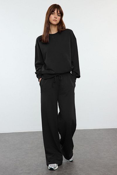 Trendyol Collection Άνετο μαύρο πλεκτό φούτερ και φούτερ με φαρδιά πόδι - TWOAW25EM00004