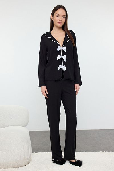 Trendyol Collection Sada viskózového pyžama - černá stuha, mašle a lemování detail Thmaw25pt00032