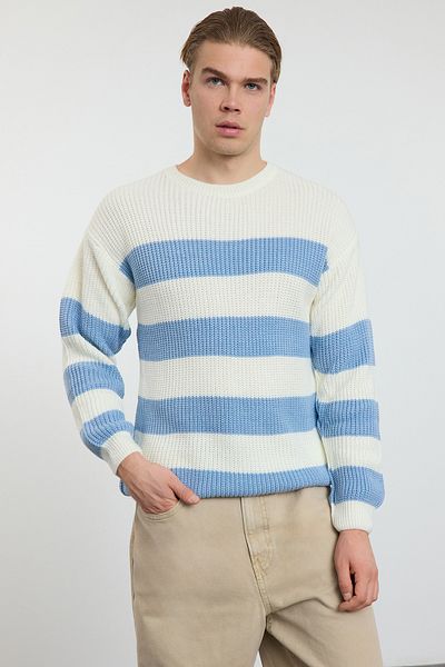 Trendyol Collection Blauer, lässiger, übergroßer, gestreifter Strickpullover mit Rundhalsausschnitt TMNAW23KZ00106