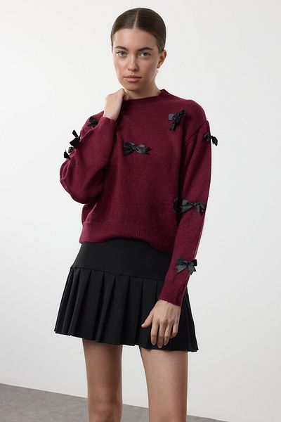 Trendyol Collection Weich strukturierter weinroter Strickpullover – Band-/Schleifendetail TWOAW25KZ00155
