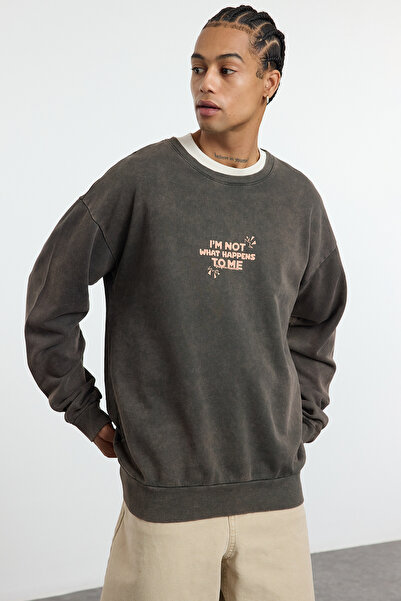 Trendyol Collection Кафяв суитшърт с широк крой и изпъкнал дизайн, щампа и изпъкналост TMNAW25SW00041