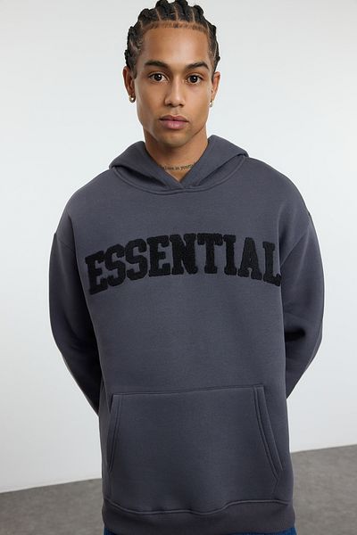 Trendyol Collection Anthrazitfarbenes, besticktes Oversize-Kapuzenpullover – Fleece, warm TMNAW25SW00180