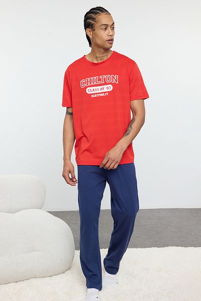 Trendyol Collection Rot-Marineblaues Strick-Pyjama-Set mit normaler Passform TMNAW25PT00027
