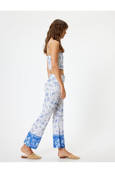 Koton Melis Ağazat - Hose mit Taschen und Blumenmuster