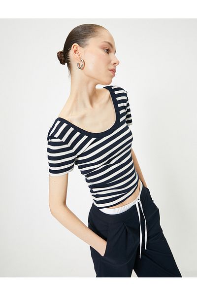 Koton Camolă din viscoză - Tricou cu mânecă scurtă cu decolteu în U adânc