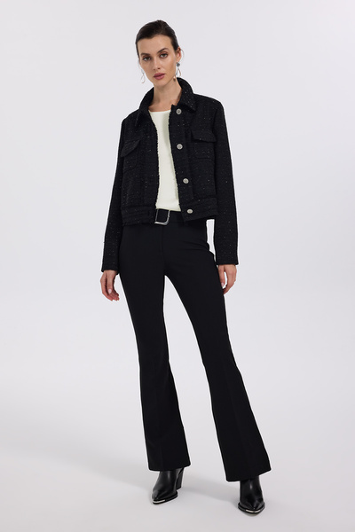 Ekol Μαύρο μπουφάν Chanel - με καπάκι, λεπτομέρεια τσέπης και μπροστινό κουμπί