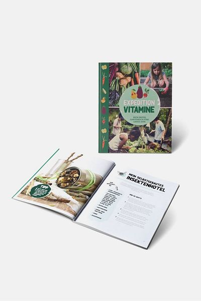 Tchibo Expedition Vitamins Books 26 .2 H x 21.5 L x 1 W cm, Green