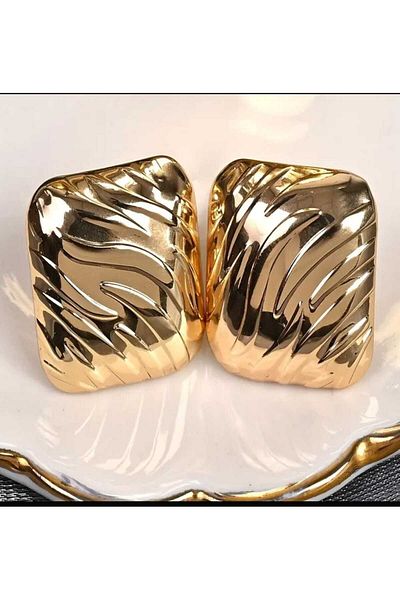 Beyna Stylish Vintage Women's Metal Earrings - Inspired Wave Pattern, Nail, Gold 2 cm