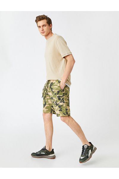 Koton Shorts mit Tarnmuster