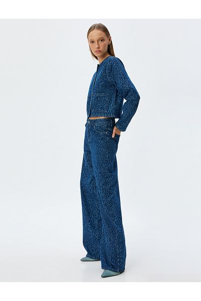 Koton Jeans mit weitem Bein, Leopardenmuster, Standard-Taille, geknöpfte Taschen – Jeans mit weitem Bein