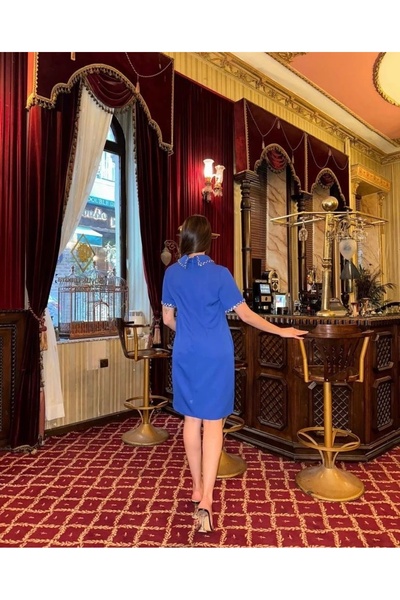 Selence Yaka ve kolları taş işleme elbise mavi