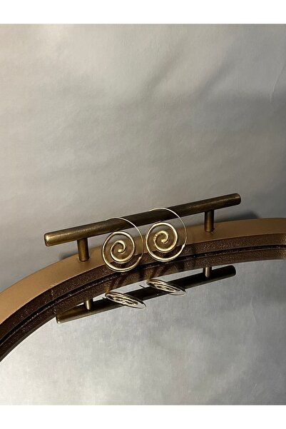 auramore Spiral tasarımlı altın kaplamalı atölye küpe