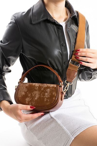 Daj Company Geantă de mână și de umăr din piele intoarsa cu design elegant pentru femei