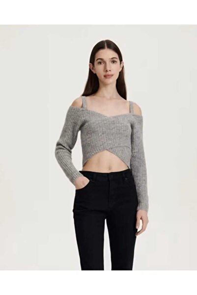RİGALA OMUZLARI AÇIK ÖRME CROP SWEATER