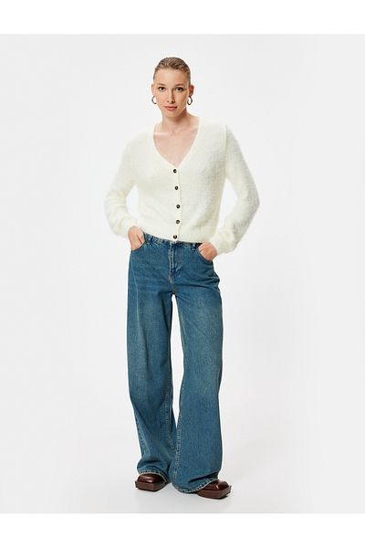 Koton V-neck PlusH Knitwear CarDigan - ButtoneD anD Long Sleeve