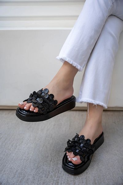LAMİNTA Papuci de damă cu lățime de 4 cm cu ciucuri negru și talpă groasă