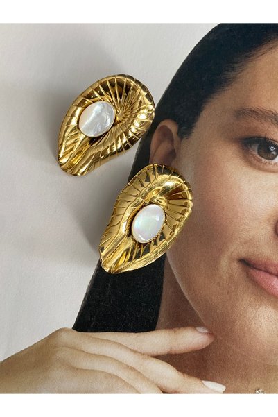 Pinery Jewels زوج من الأقراط النسائية البيضاوية المصنوعة من الفولاذ المقاوم للصدأ واللؤلؤ