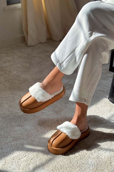 NİŞANTAŞI SHOES Γυναικείες παντόφλες εσωτερικού χώρου Akali Tan Matte Fur Inner Flat Sole