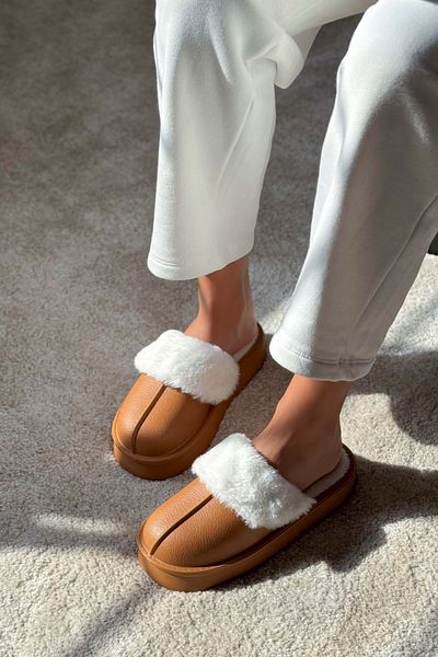 NİŞANTAŞI SHOES Γυναικείες παντόφλες εσωτερικού χώρου Akali Tan Matte Fur Inner Flat Sole