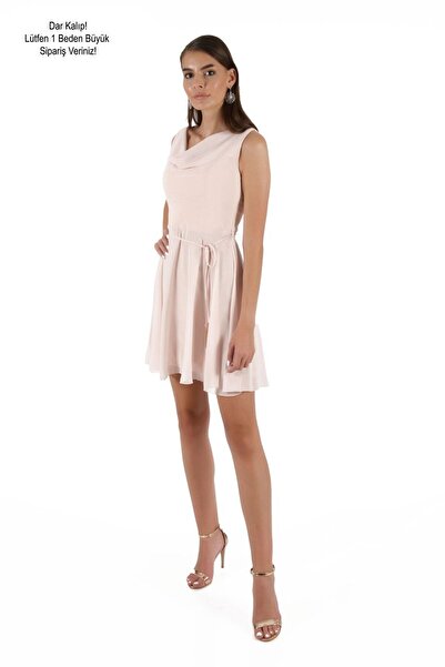 Carmen Krátké večerní šaty s lopatkou na pudr