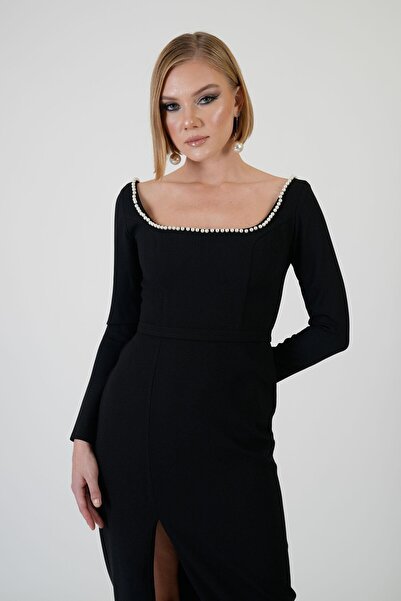Carmen Černé krepové večerní šaty s perličkami na přední straně