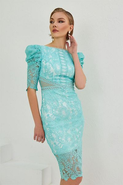 Carmen Mintgrünes Ballkleid mit Rüschen und Spitzenärmeln