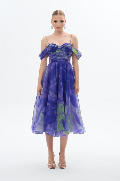 Carmen Lila Abendkleid mit Trägern und Organza-Print