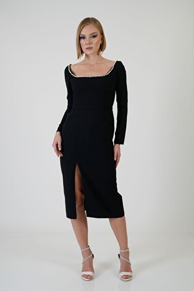 Carmen Černé krepové večerní šaty s perličkami na přední straně