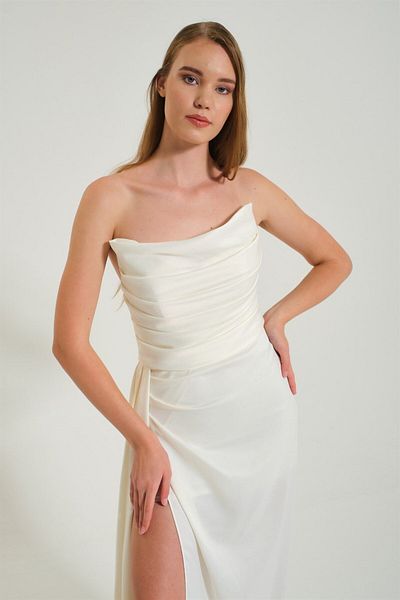 Carmen Ecru Slit Satin Evening Dress for Outdoor Shooting