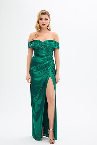 Carmen Smaragdgrünes Abendkleid aus glänzendem Strick mit tiefen Ärmeln und Schlitz