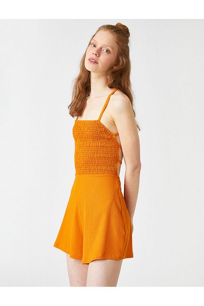 Koton Kurzer Jumpsuit mit Seilriemen und tief ausgeschnittenem Rückendetail