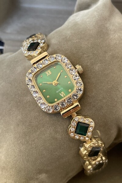 Leerybee Özel Saat Kutulu Kare Zirkon Taşlı Kadın Kol Saati Sevgiliye Anneye Ablaya Yılbaşı Doğum Günü Hediye