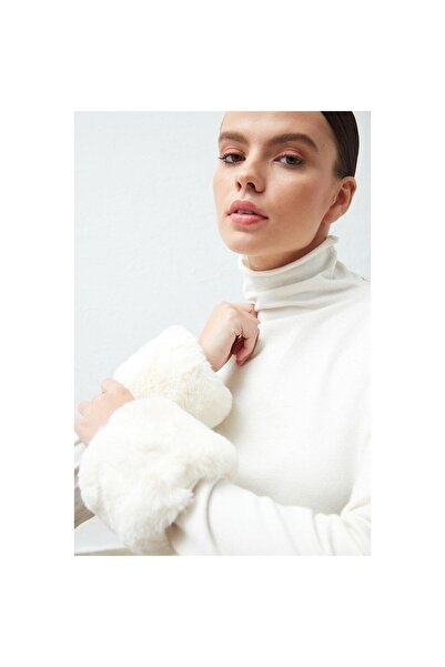 MARBERRY Ecru Faux Fur Women's Sleeve