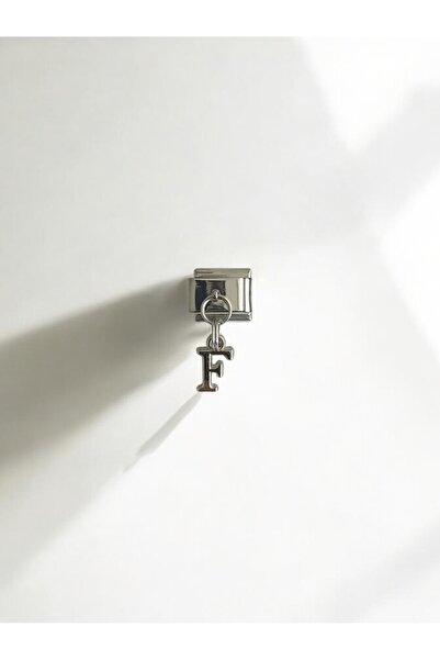Bluw Jewelry حرف متدلي سحر F