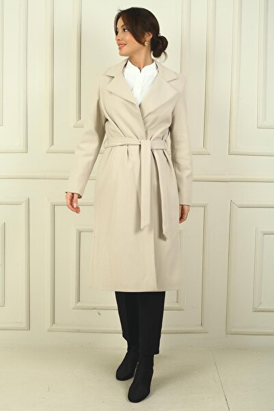 By Saygı Παλτό Εισαγόμενο Stash σε ίσιο κόψιμο με πλαϊνές τσέπες, φόδρα εσωτερικά, ζωσμένη μέση και πέτα