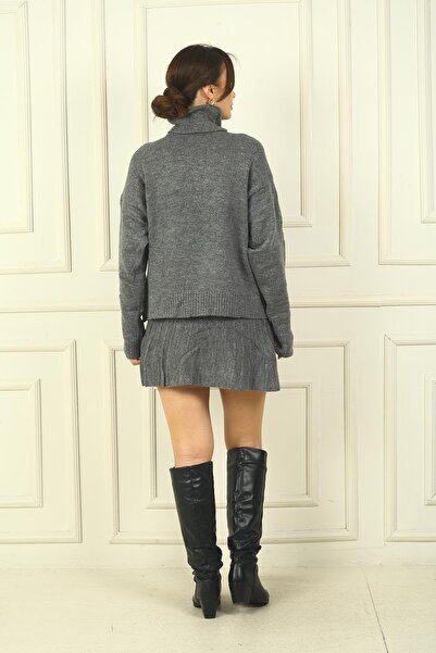 By Saygı Pulover cu mânecă lungă cu gât pentru femei Fusta scurtă cu talie elastică Set de tricotaje din 2 piese