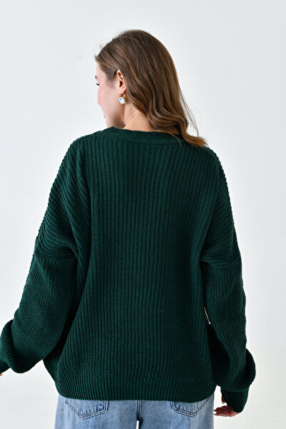 bayansepeti Γυναικείο πλεκτό πουλόβερ με μακριά μανίκια με λαιμόκοψη υπερμεγέθη σμαραγδί πράσινο 1400