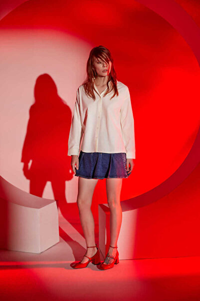 Clothing palette POPLIN SHIRT WITH BUTTON DETAIL ON THE BACK