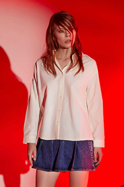 Clothing palette POPLIN SHIRT WITH BUTTON DETAIL ON THE BACK