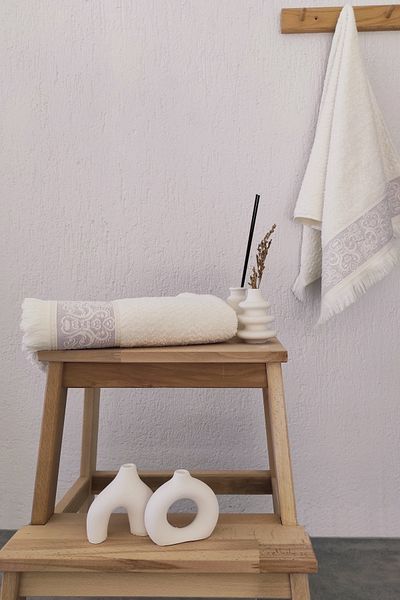 Sevim Liliac Set de 2 prosoape pentru mâini/față - Borduri în relief și ciucuri moi - 50x85 cm